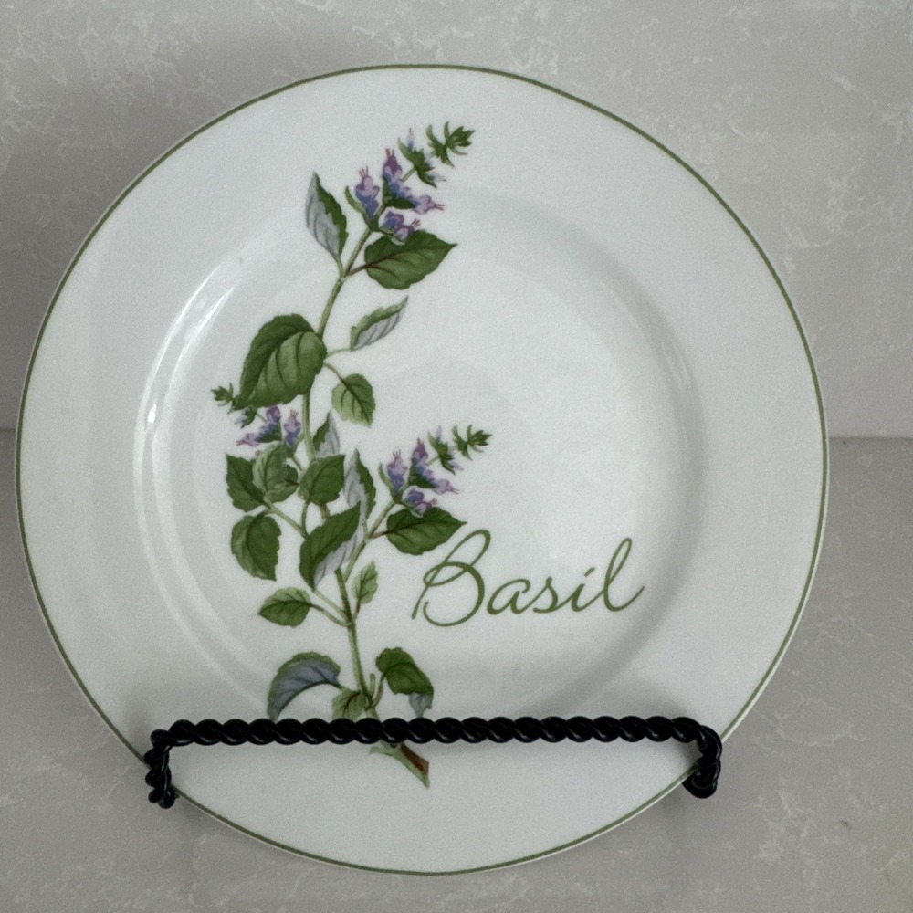 Disney Winnie The Pooh‎ Salad Inspired Plate With Basil Flower